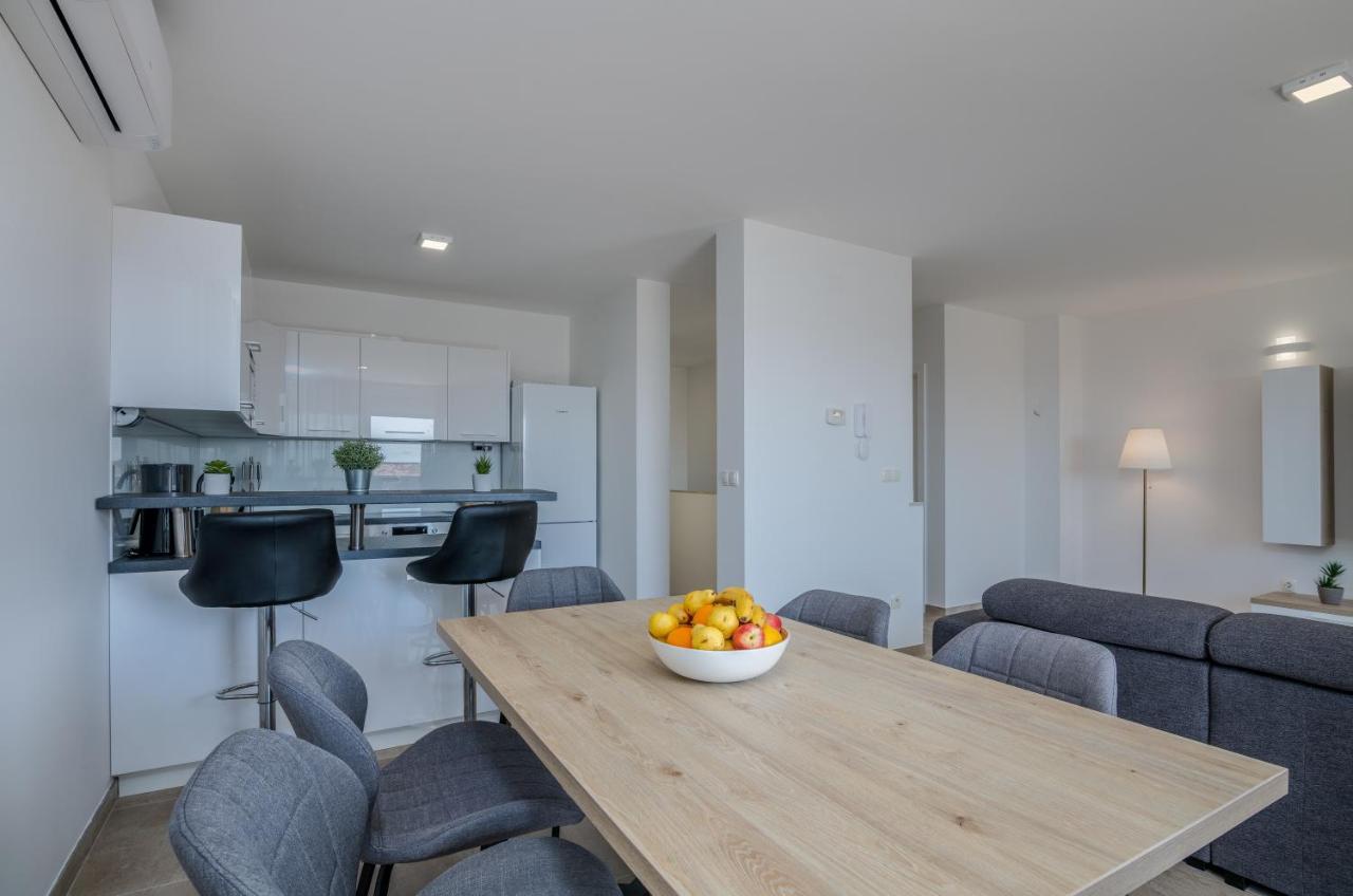 Appartment Divine Кърк Екстериор снимка