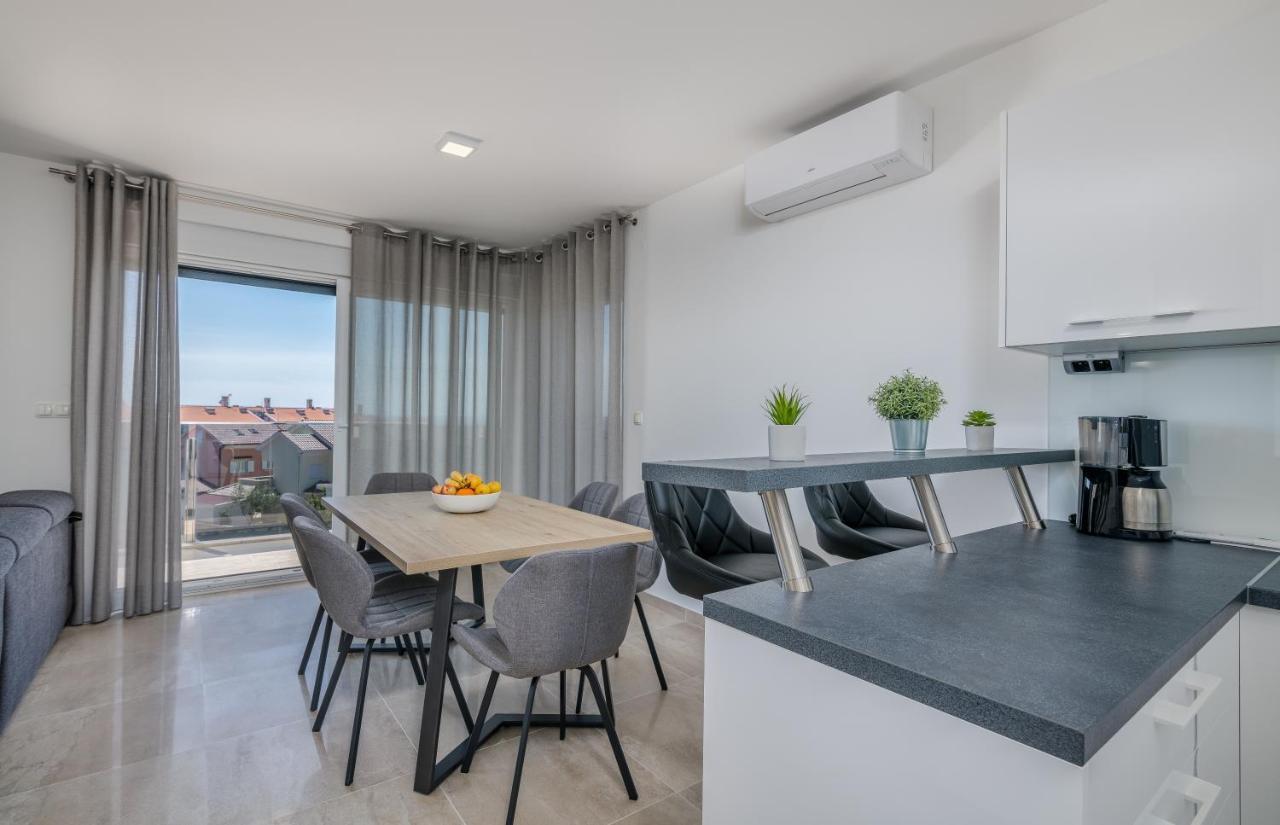 Appartment Divine Кърк Екстериор снимка