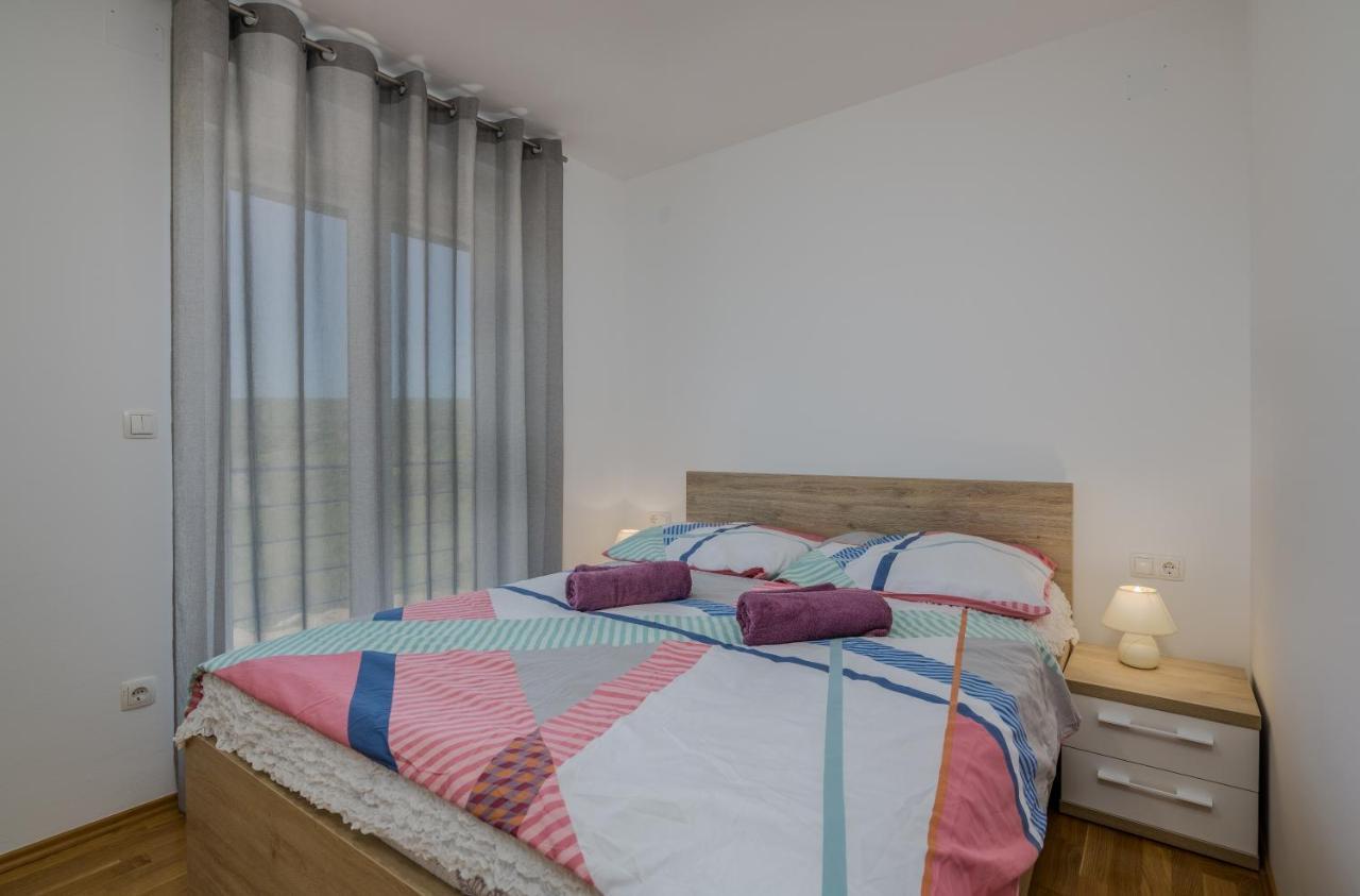 Appartment Divine Кърк Екстериор снимка
