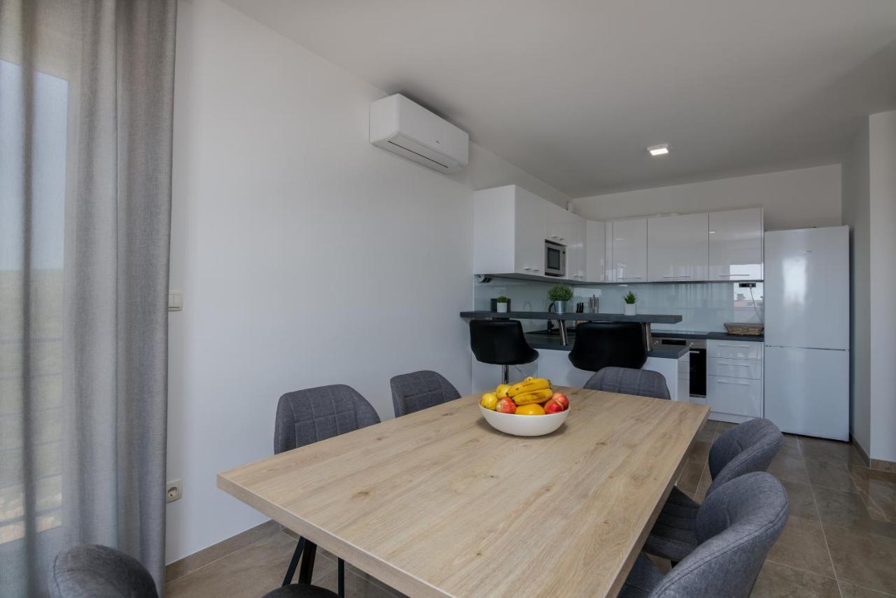 Appartment Divine Кърк Екстериор снимка